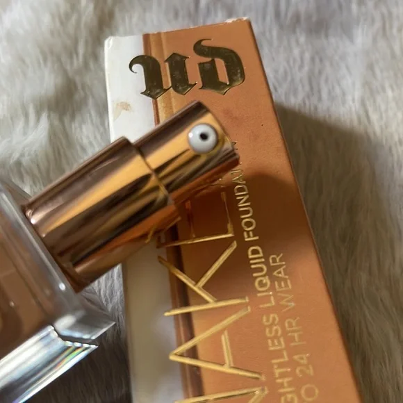 Urban Decay Stay Naked Weightless Foundation - Picture 3 of 3